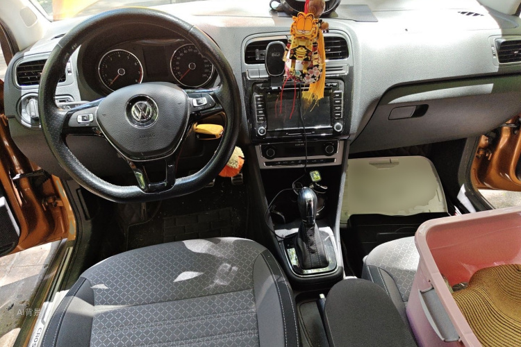 Volkswagen Polo 2016 car image #11