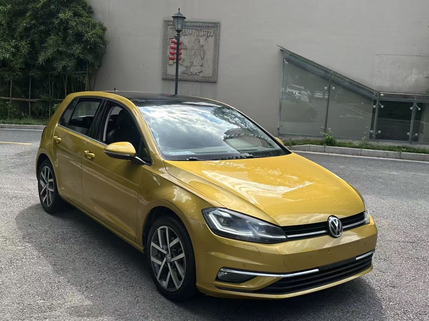 Volkswagen Golf 2018 car image #3