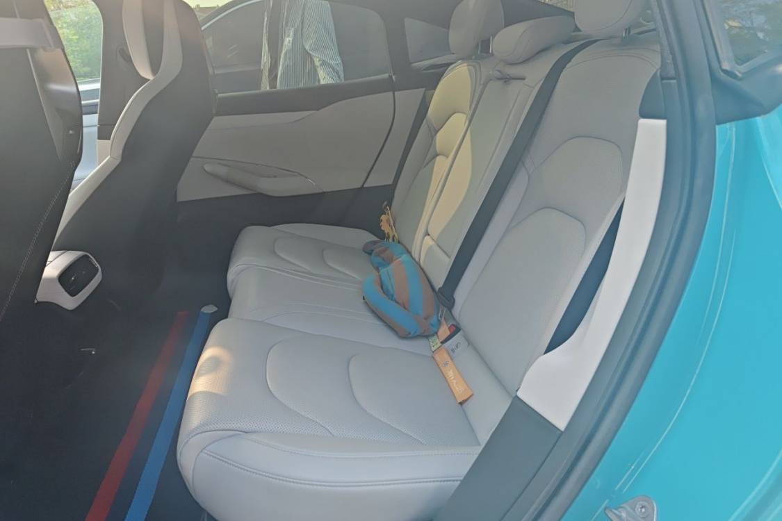 MI SU7 2024 immagine di auto #19