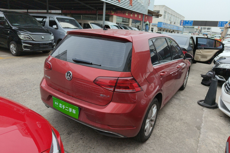 Volkswagen Golf 2018 car image #7