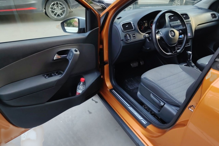 Volkswagen Polo 2018 car image #13