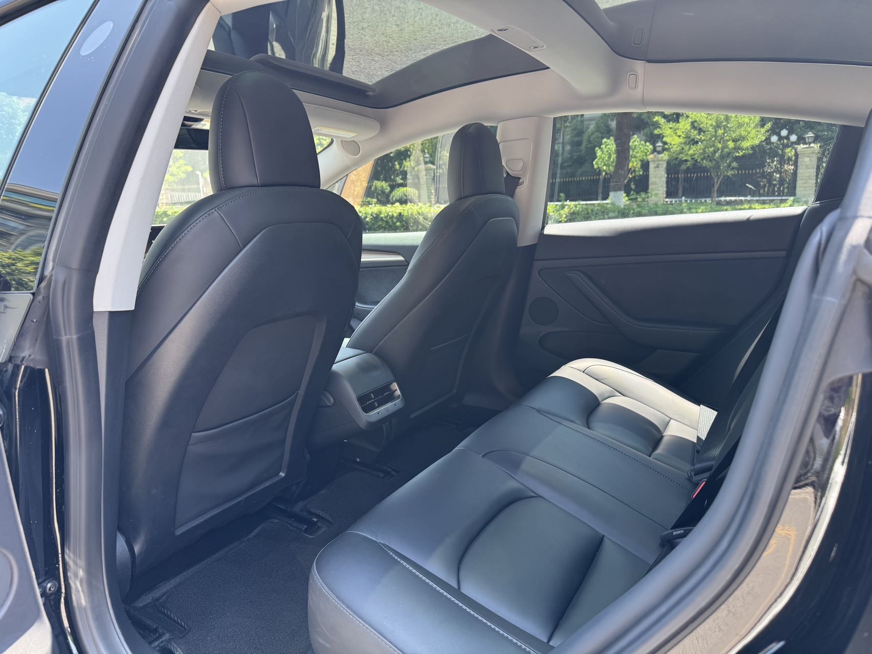 Tesla Model 3 2023 car image #6