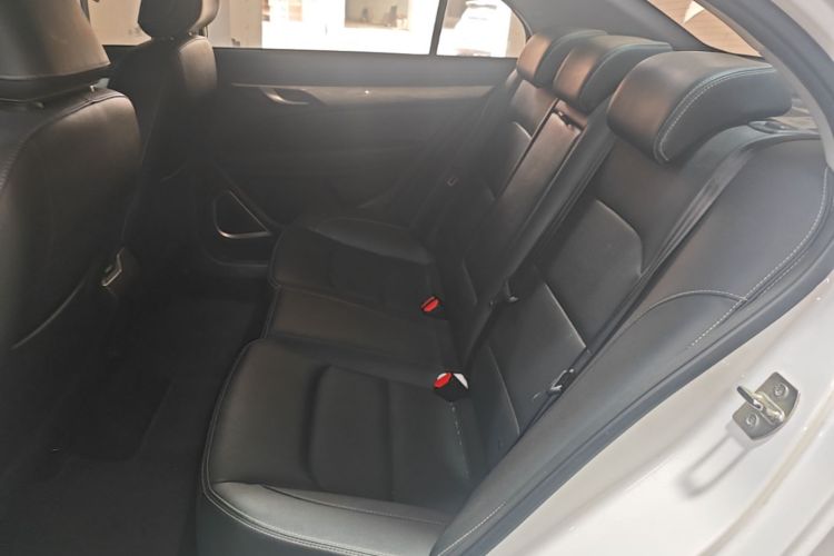 GEELY Emgrand 2019 صورة سيارة #17
