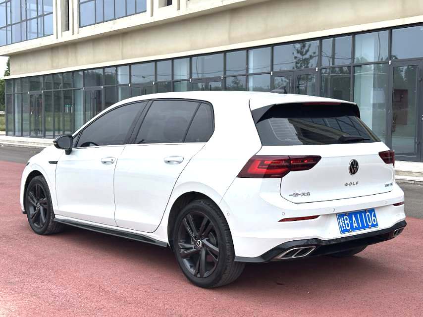 Volkswagen Golf 2023 car image #6
