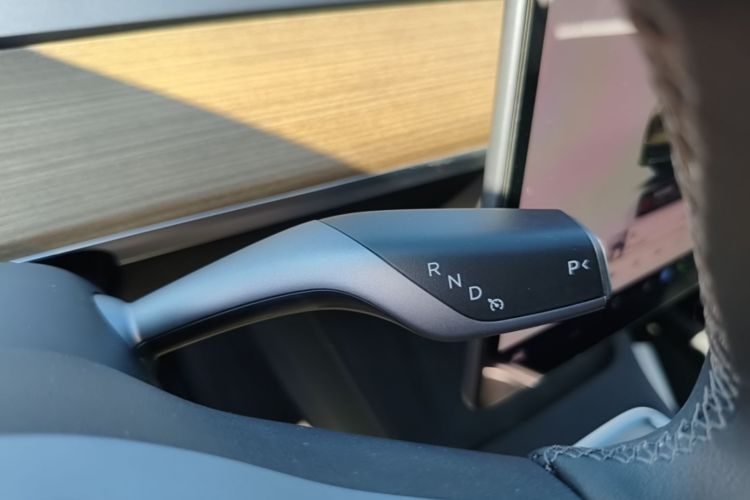 Tesla Model Y 2022 #14 Tesla Model Y 2022 car image #14