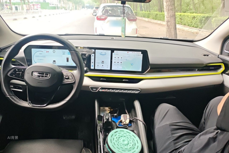 GEELY Coolray 2023 car image #11