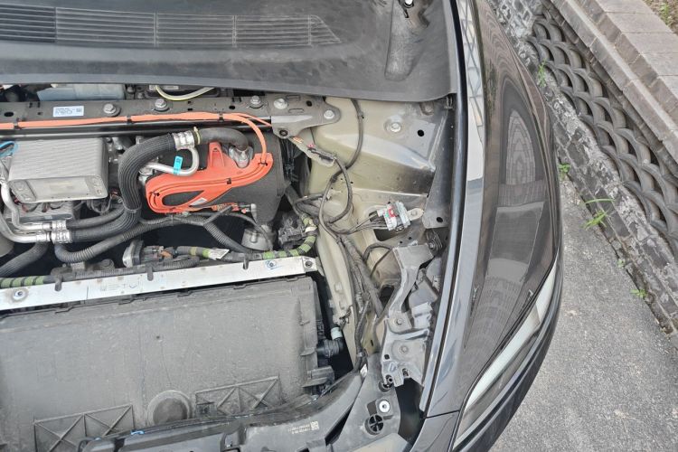 Tesla Model 3 2025 car image #24