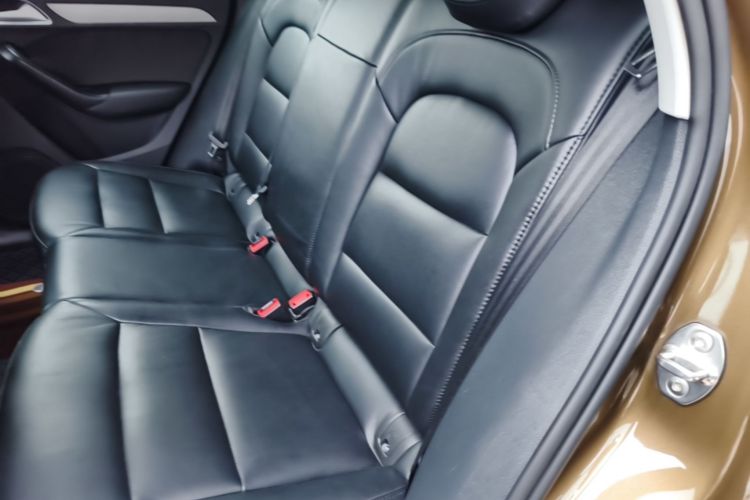 Audi Q3 2016 car image #17