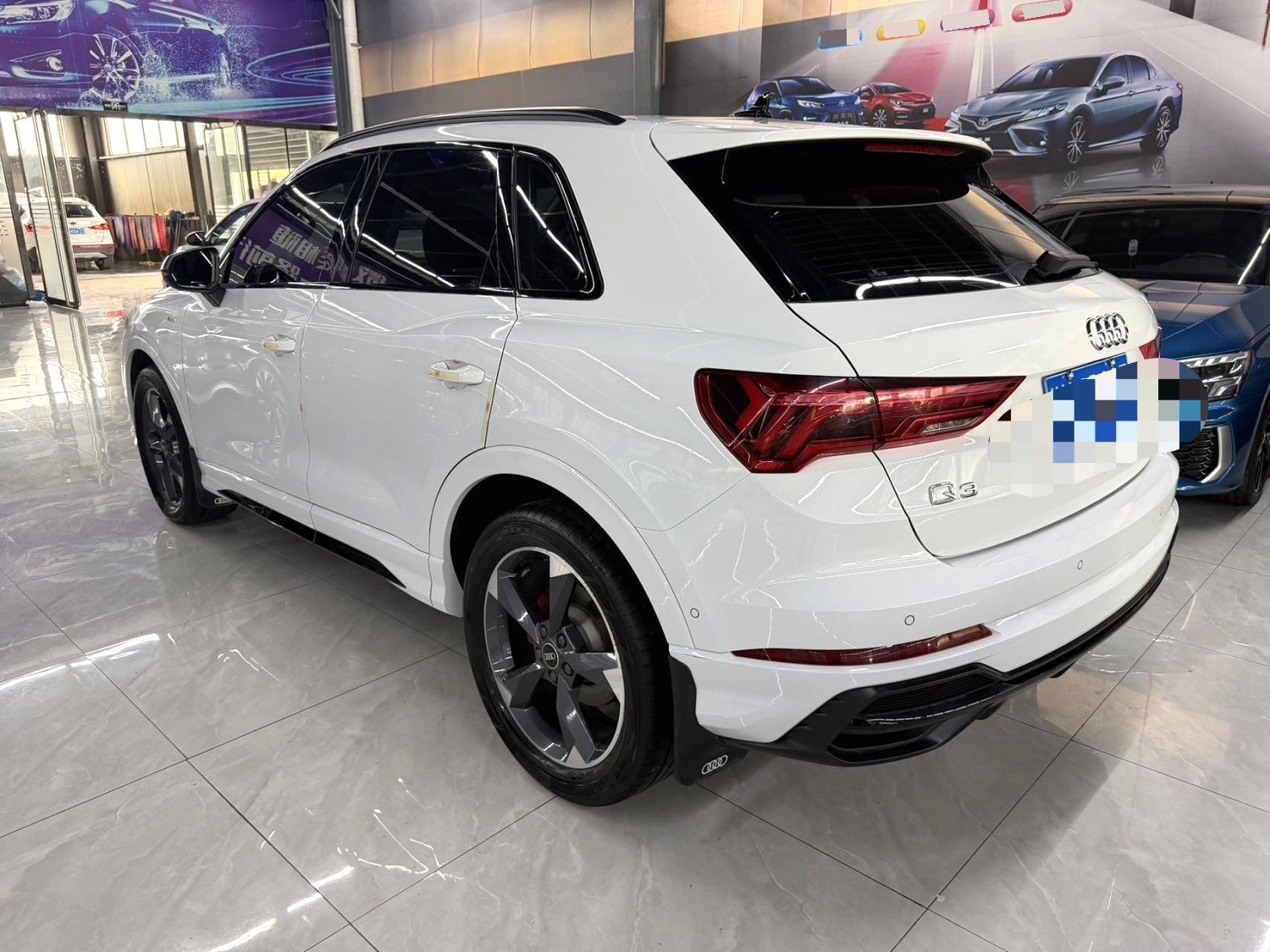 Audi Q3 2023 car image #5