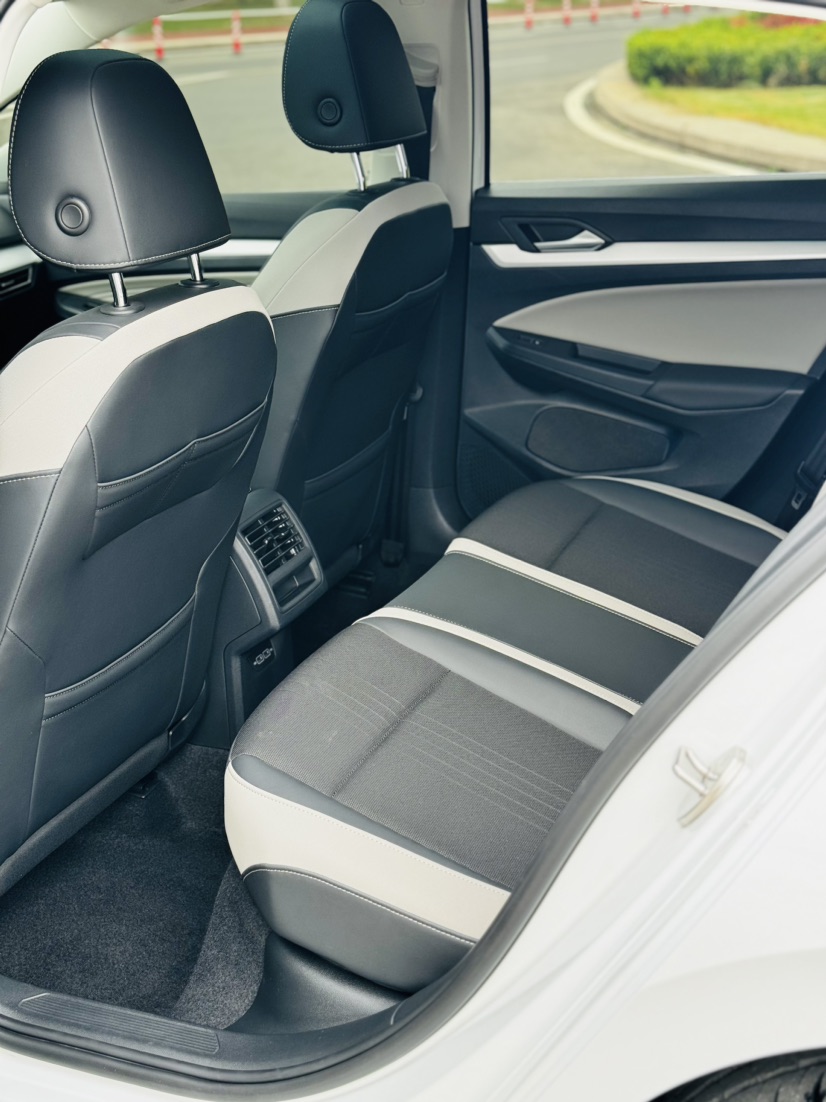 Volkswagen Golf 2022 car image #6