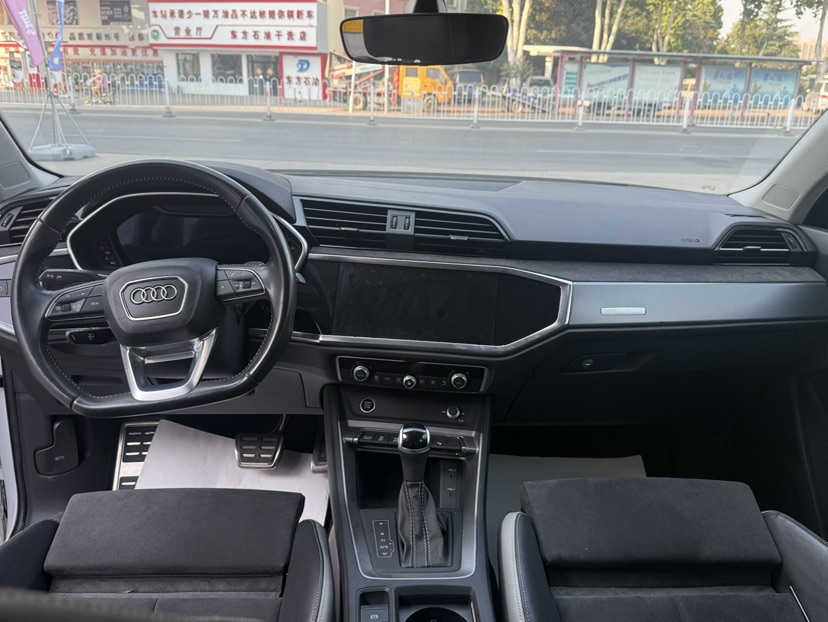 Audi Q3 2022 car image #6