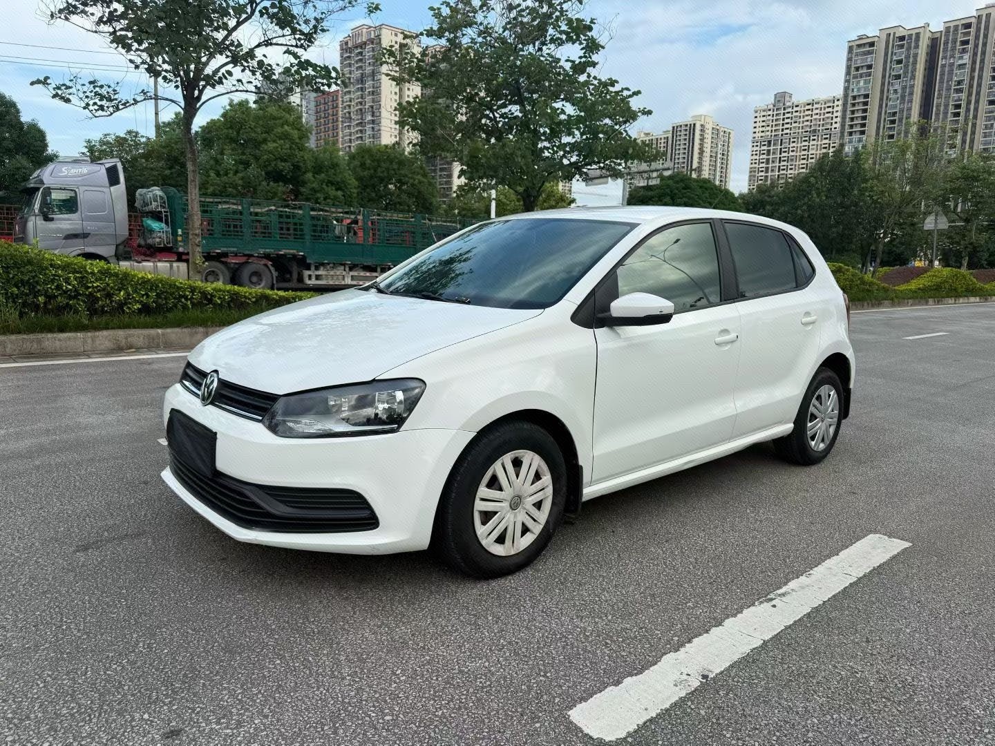 Volkswagen Polo 2018 car image 