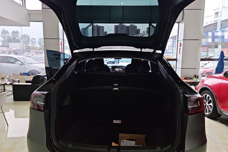 Tesla Model Y 2023 #19 Tesla Model Y 2023 car image #19