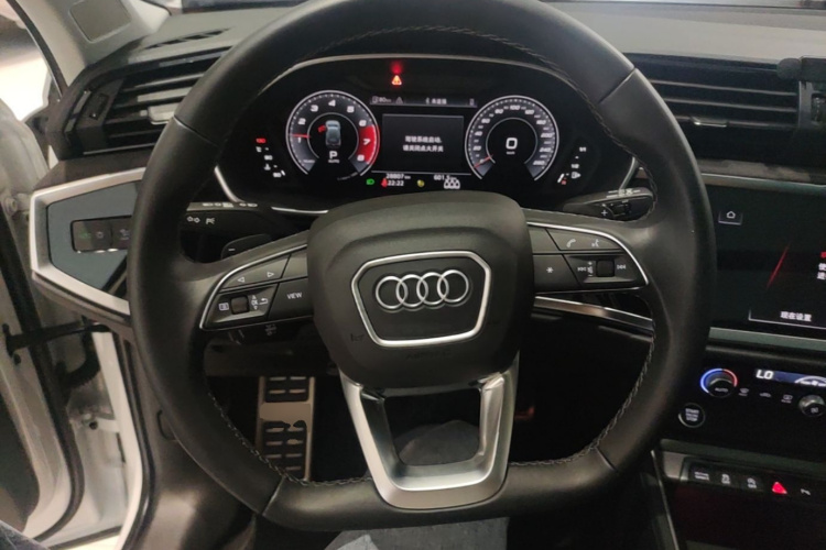 Audi Q3 2023 car image #11