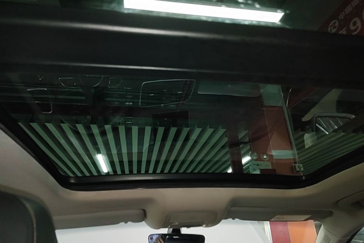Audi Q3 2018 car image #18