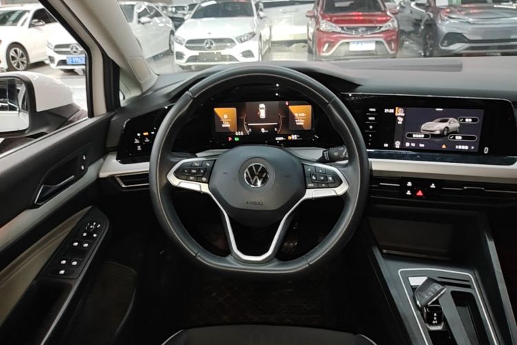 Volkswagen Golf 2022 car image #11