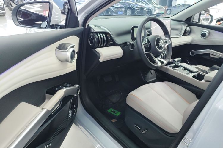 BYD Yuan Plus 2023 immagine di auto #16