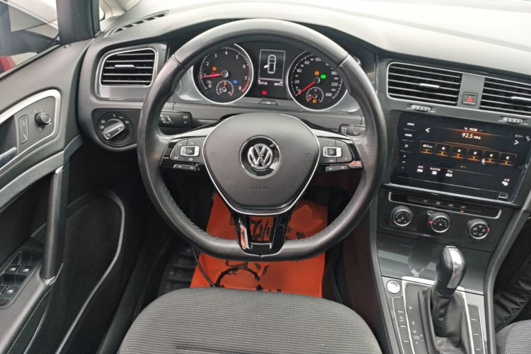 Volkswagen Golf 2020 car image #15