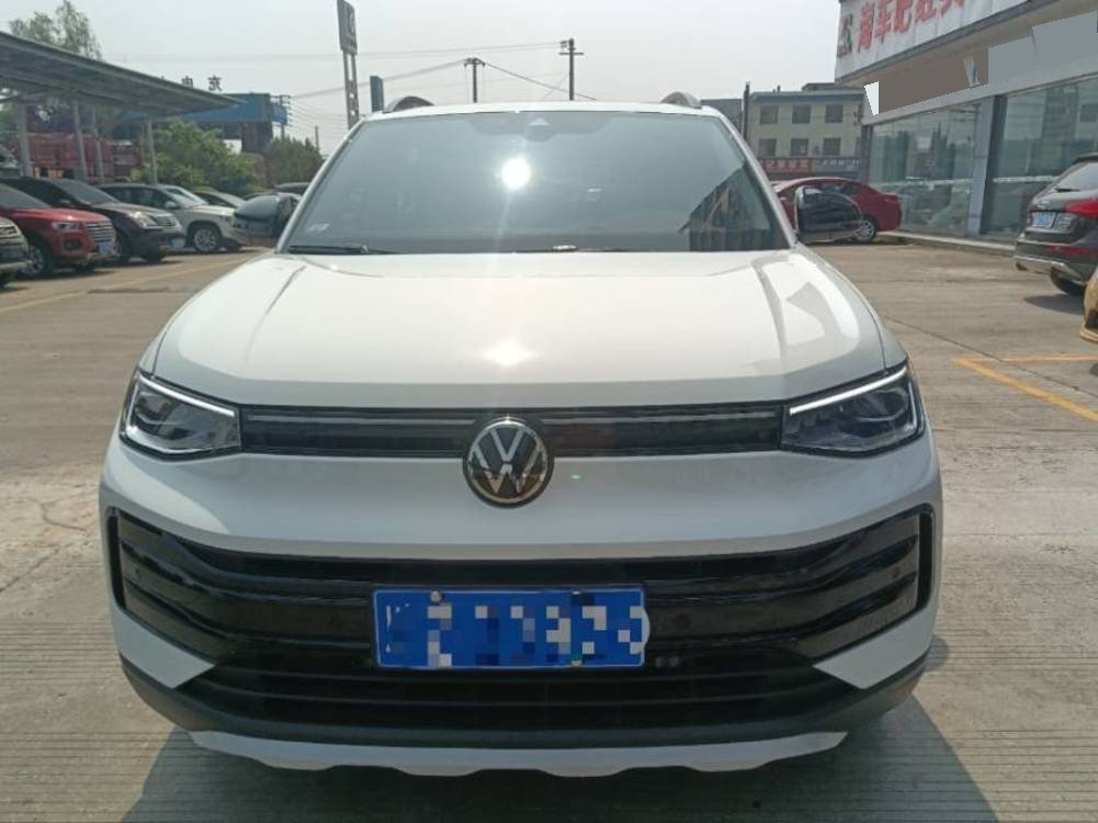 Volkswagen Tharu 2025 car image #2
