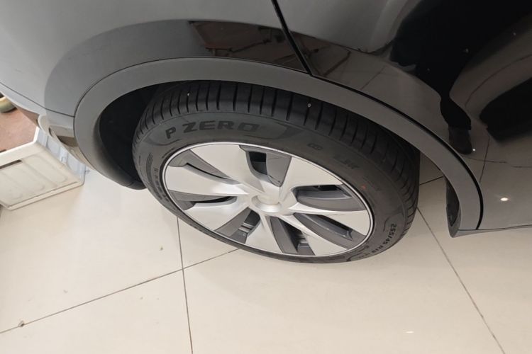 Tesla Model Y 2023 car image #10