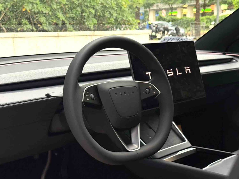 Tesla Model Y 2026 #5 Tesla Model Y 2026 car image #5
