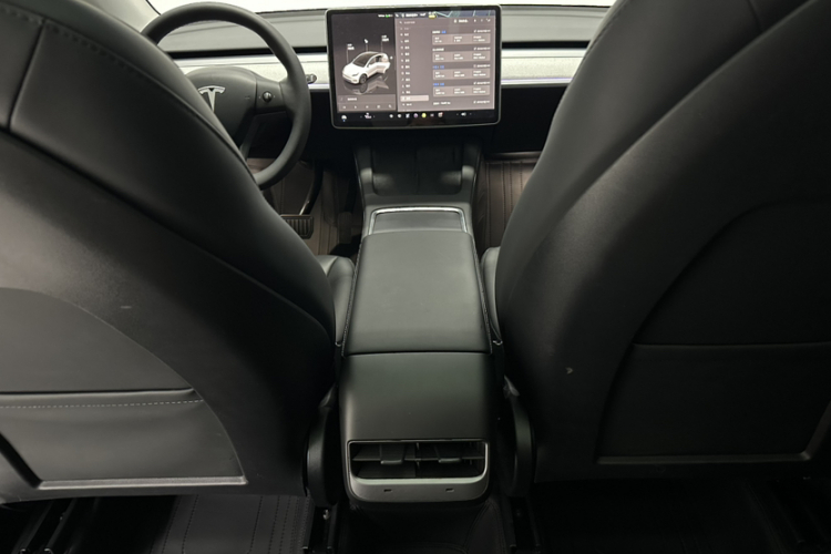 Tesla Model Y 2023 #13 Tesla Model Y 2023 car image #13