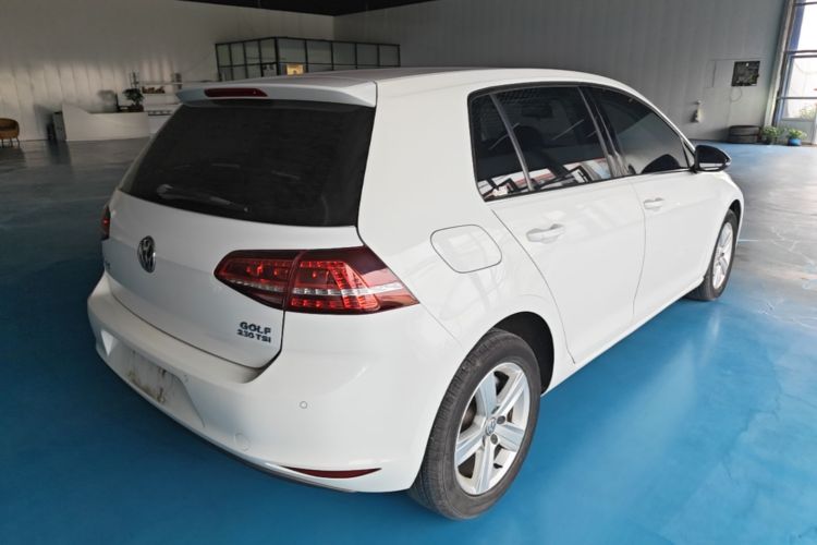 Volkswagen Golf 2017 car image #7