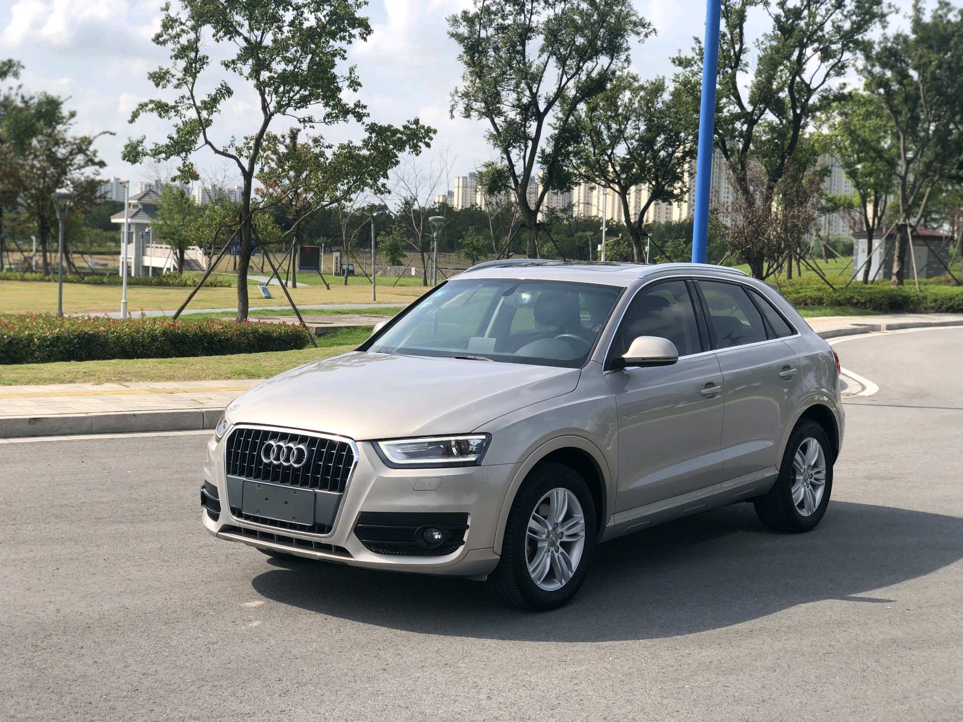 Audi Q3 2016 car image 