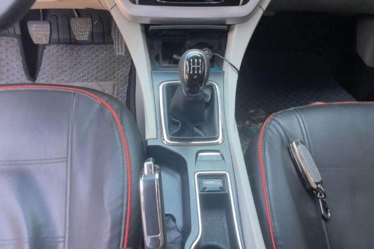 GEELY Emgrand 2015 car image #14