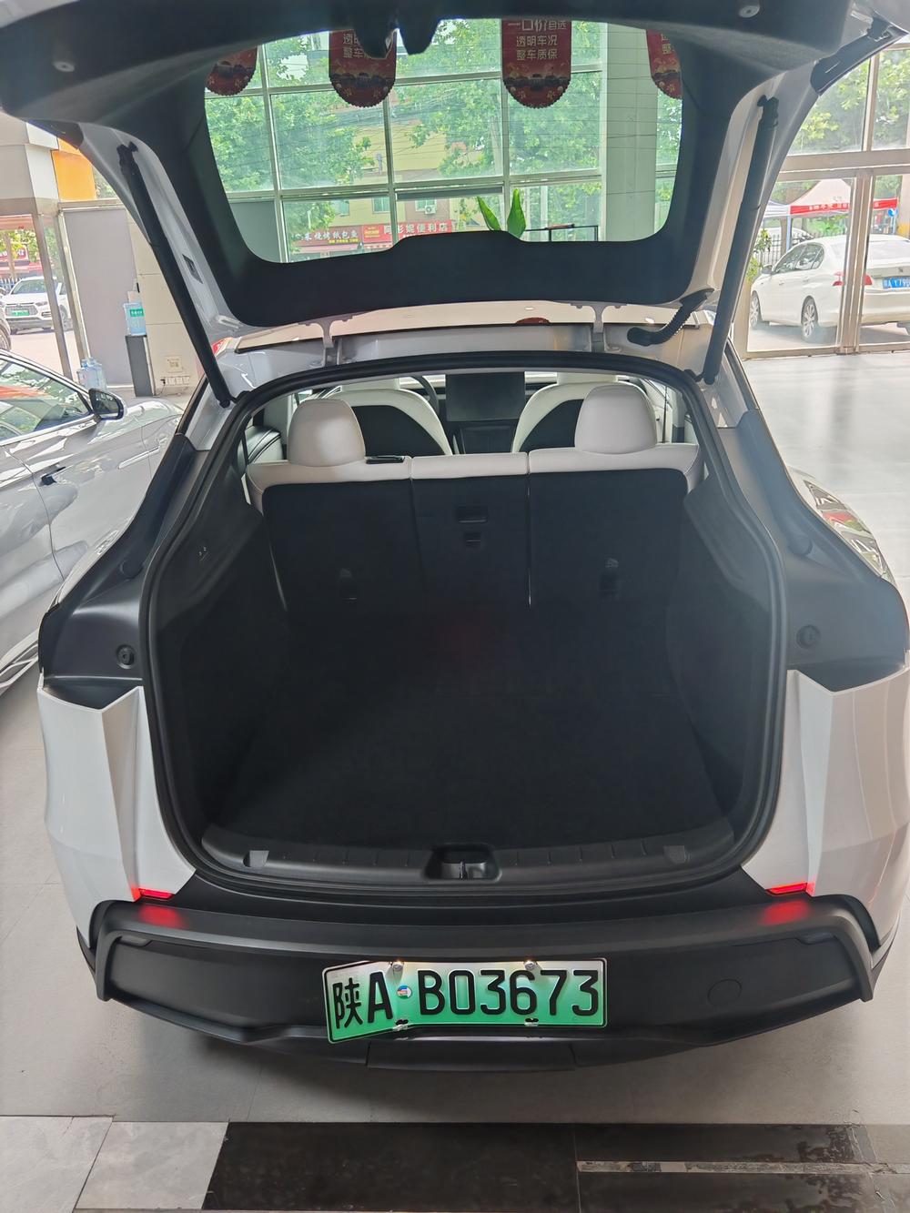 Tesla Model Y 2025 #3 Tesla Model Y 2025 immagine di auto #3