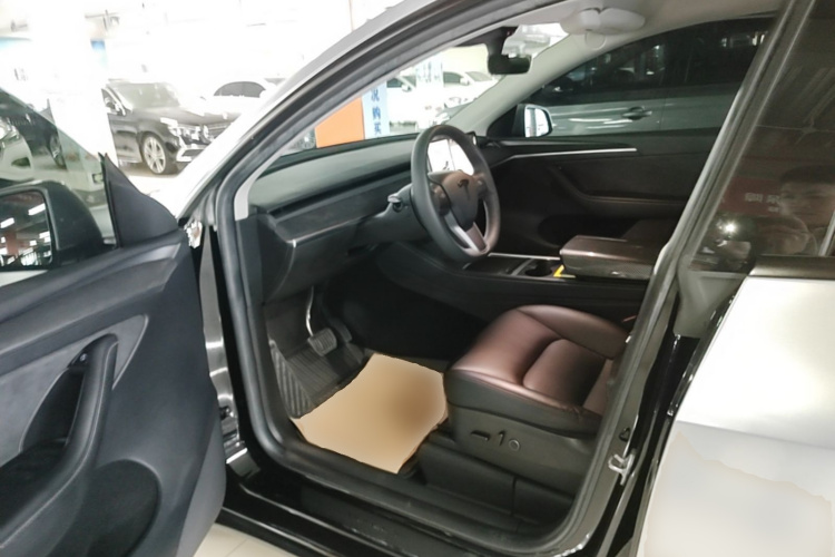 Tesla Model Y 2022 car image #16