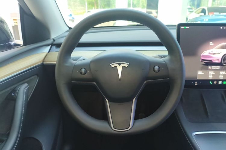 Tesla Model Y 2023 #11 Tesla Model Y 2023 car image #11