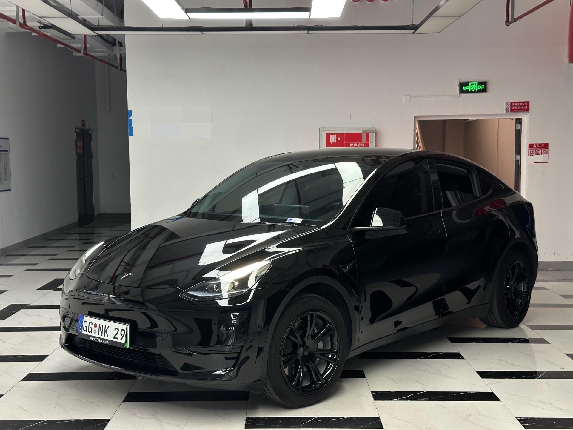 Tesla Model Y 2023 car image 