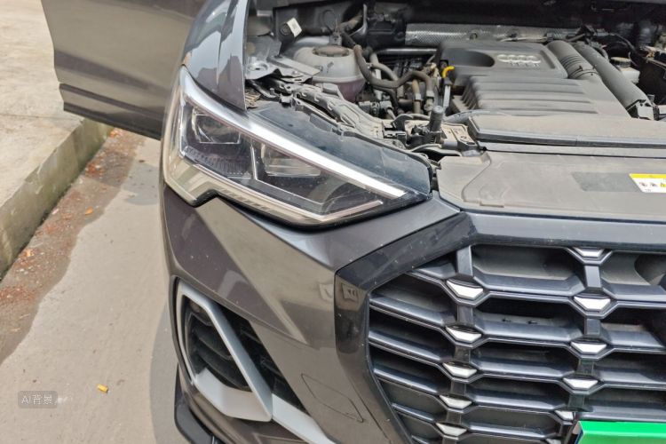 Audi Q3 2023 car image #8