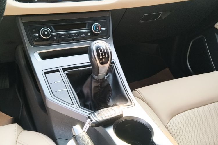 GEELY Emgrand 2019 #14 GEELY Emgrand 2019 car image #14