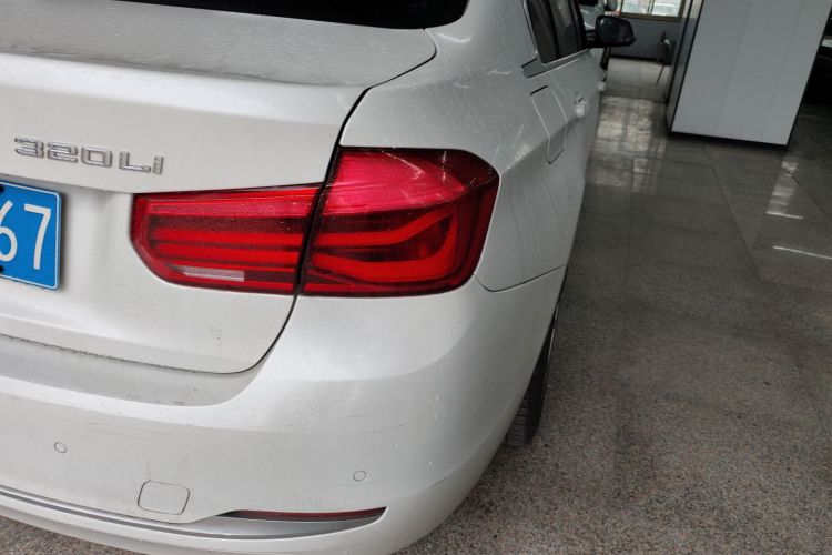 BMW 3 Series 2018 immagine di auto #8