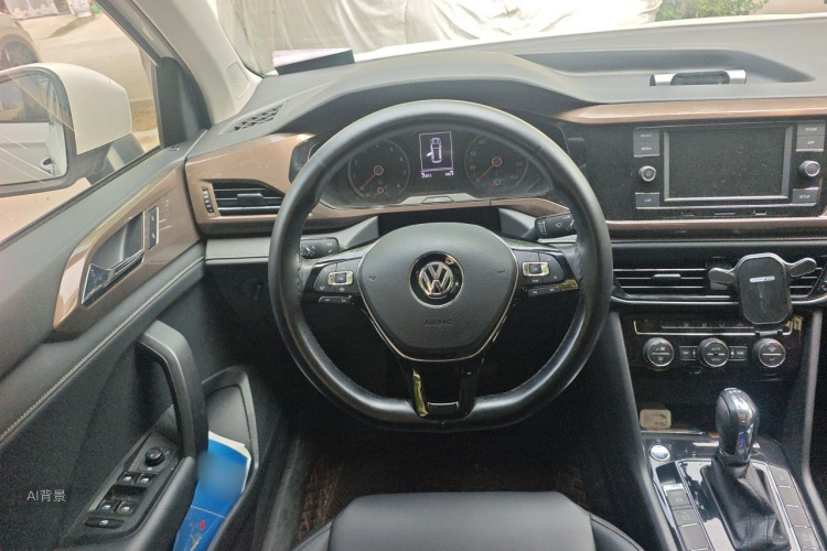 Volkswagen Tharu 2020 car image #12