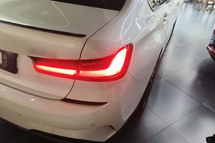 BMW 3 Series 2022 car image #8