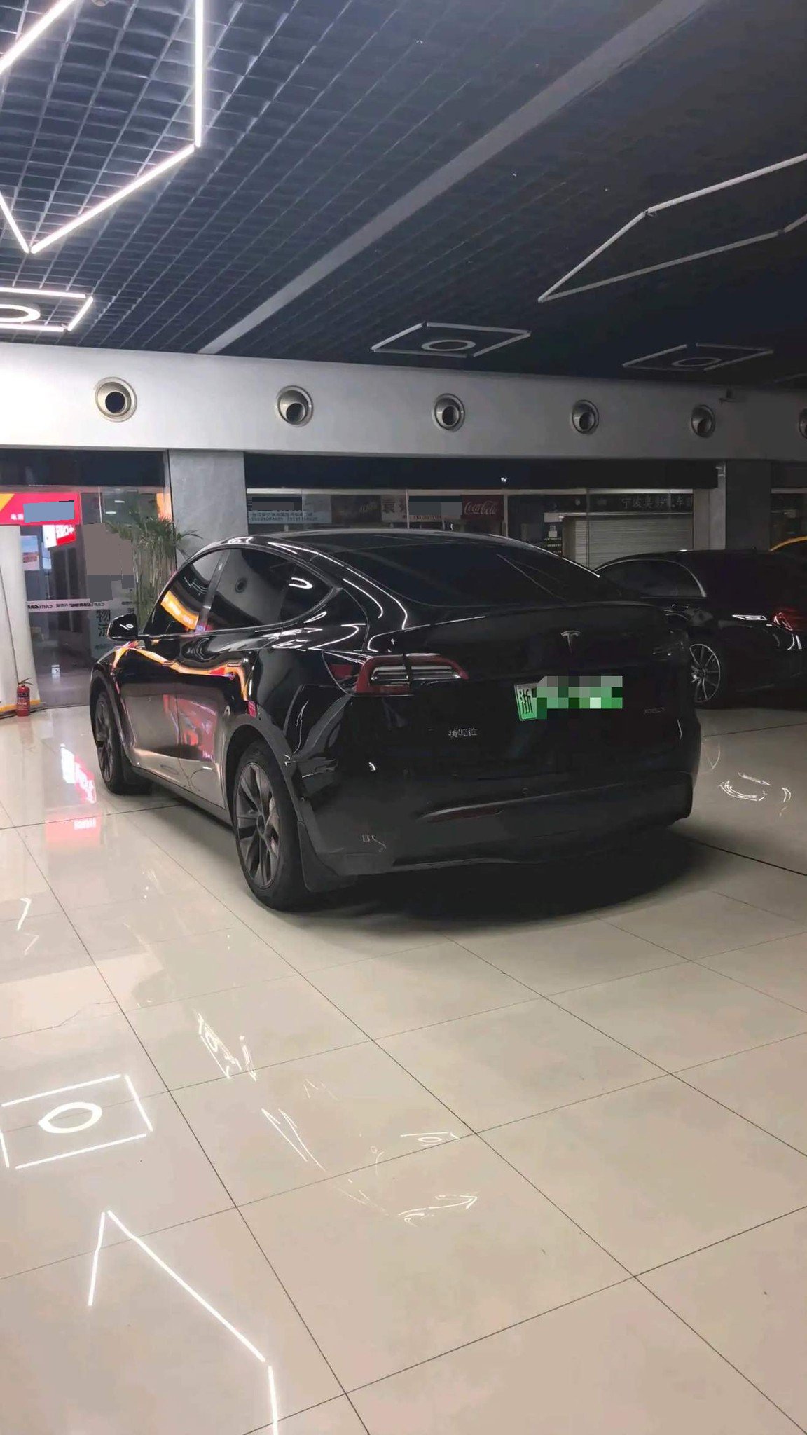 Tesla Model Y 2024 car image #2