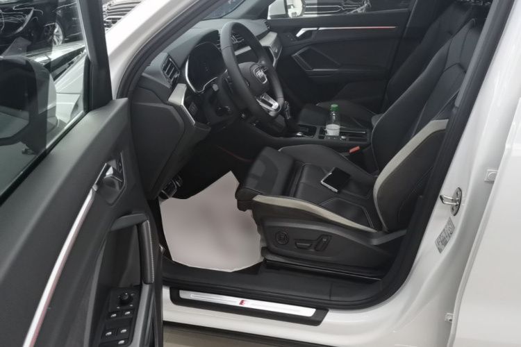 Audi Q3 2023 car image #16