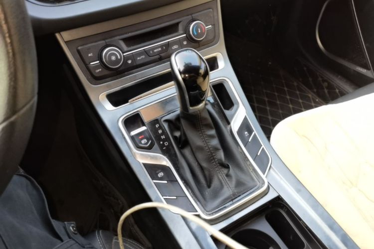 GEELY Emgrand 2020 image de voiture #16