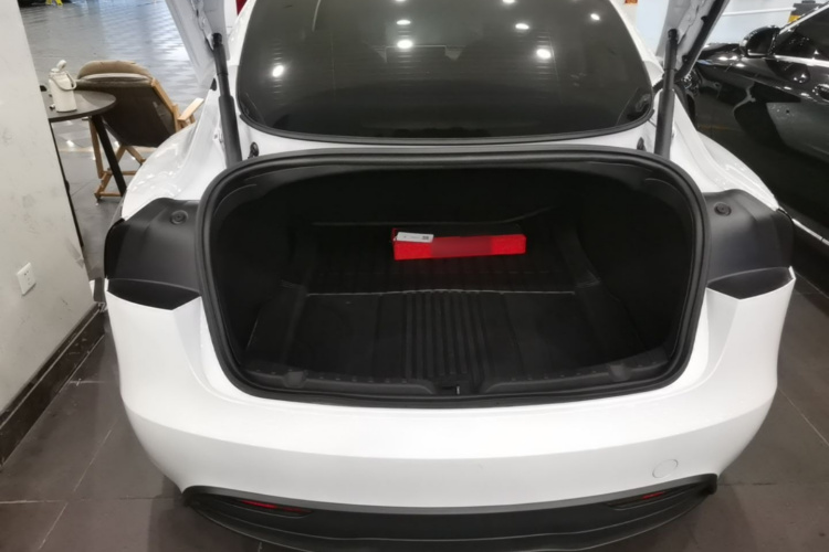 Tesla Model 3 2024 car image #19