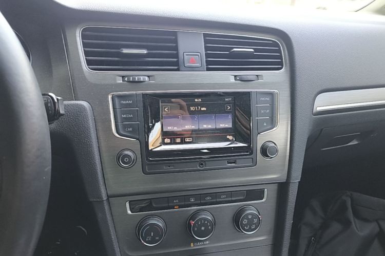 Volkswagen Golf 2016 car image #17