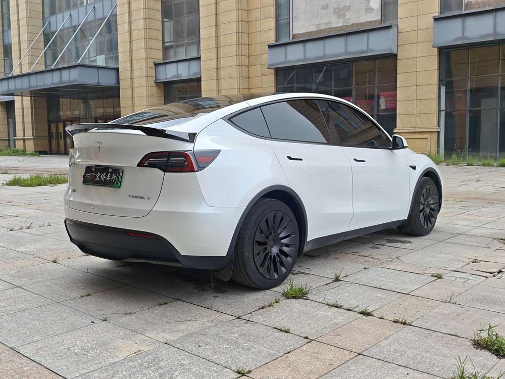 Tesla Model Y 2024 #7 Tesla Model Y 2024 car image #7