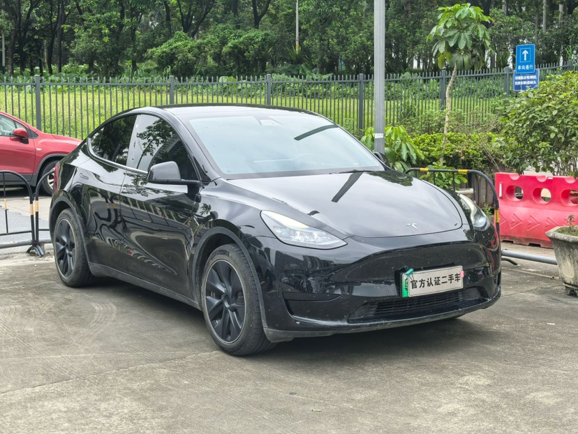 Tesla Model Y 2023 #3 Tesla Model Y 2023 car image #3