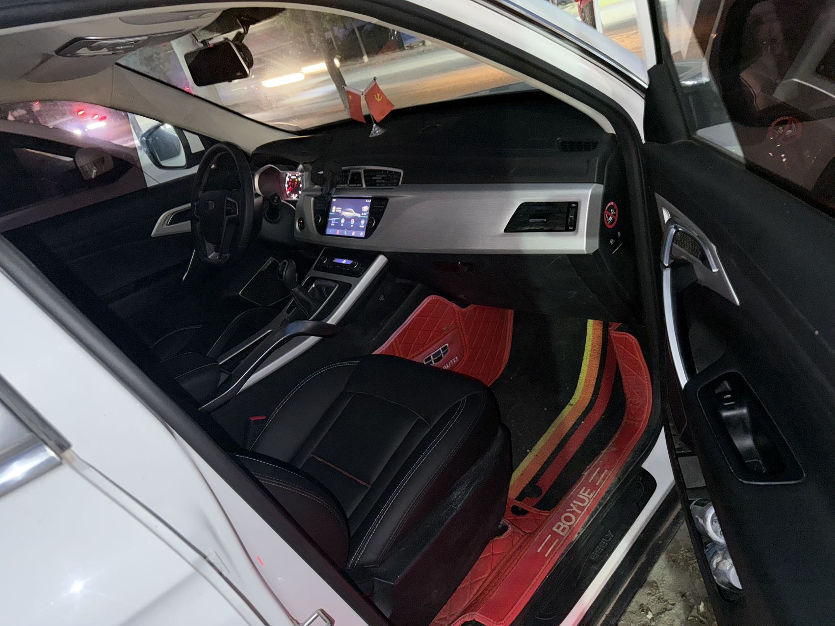 GEELY Boyue 2018 #4 GEELY Boyue 2018 car image #4