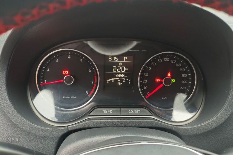 Volkswagen Polo 2015 car image #13