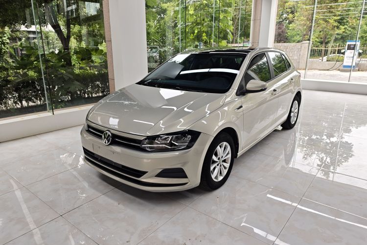Volkswagen Polo 2020 car image #2