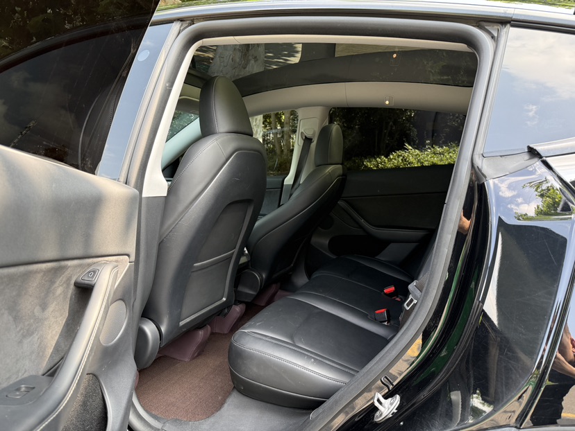 Tesla Model Y 2022 #5 Tesla Model Y 2022 car image #5