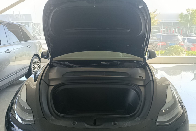 Tesla Model Y 2023 car image #20